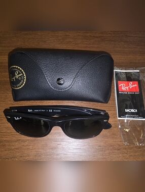 Ray-Ban New Wayfarer RB 2132 901 52-18 3P Black Sunglasses w/ Black Leather Case